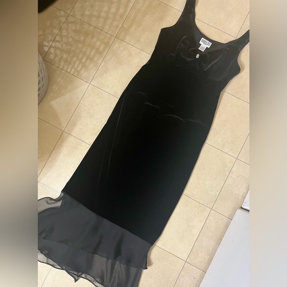 Robbie Bee Vintage Black Velvet Elegant Holiday Dress With Sheer Trim